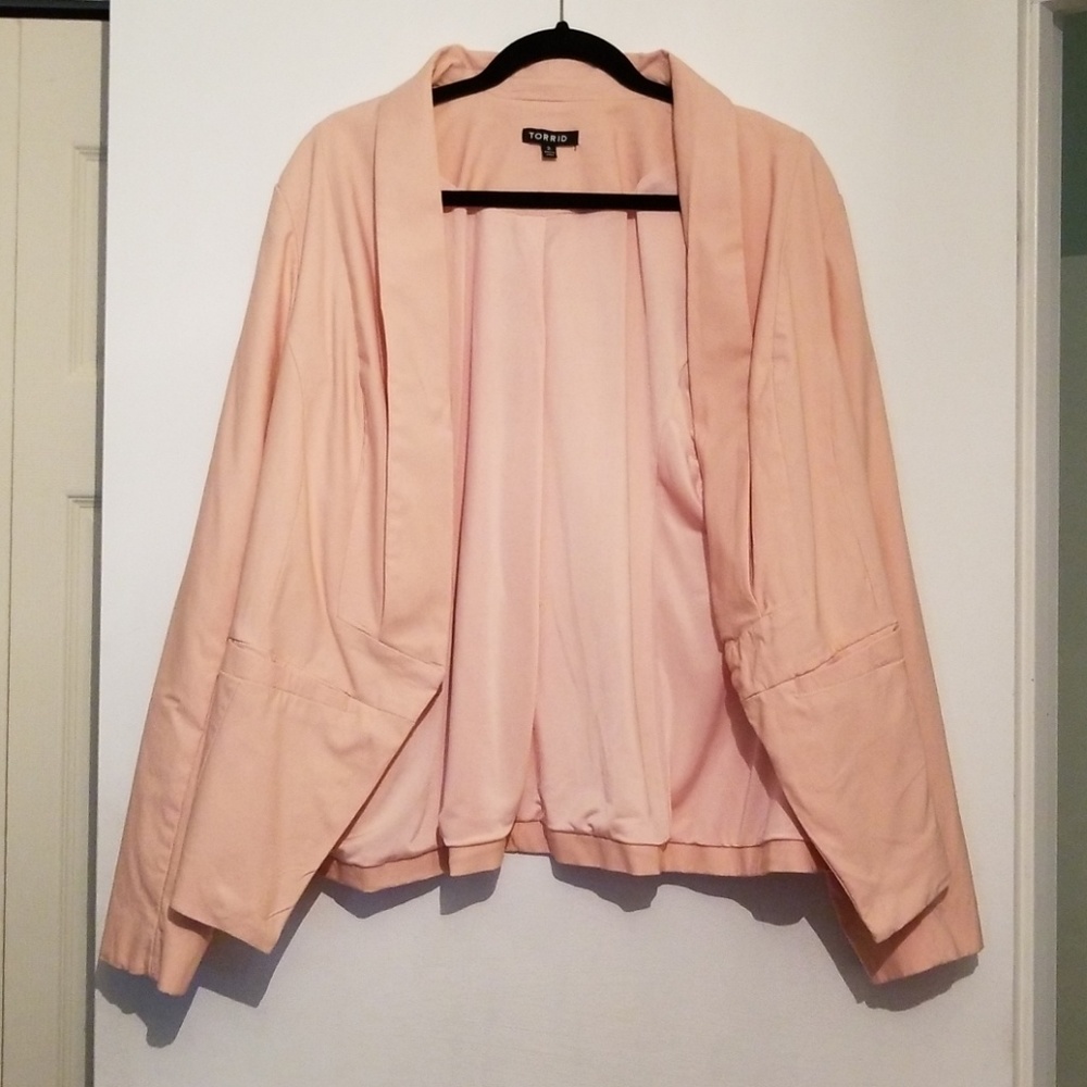 Lightly used Torrid light pink blush blazer 2x
